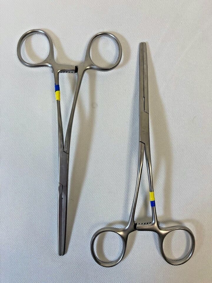 V. MUELLER CH-6183 Cooley Coarctation Clamp Angled Shanks