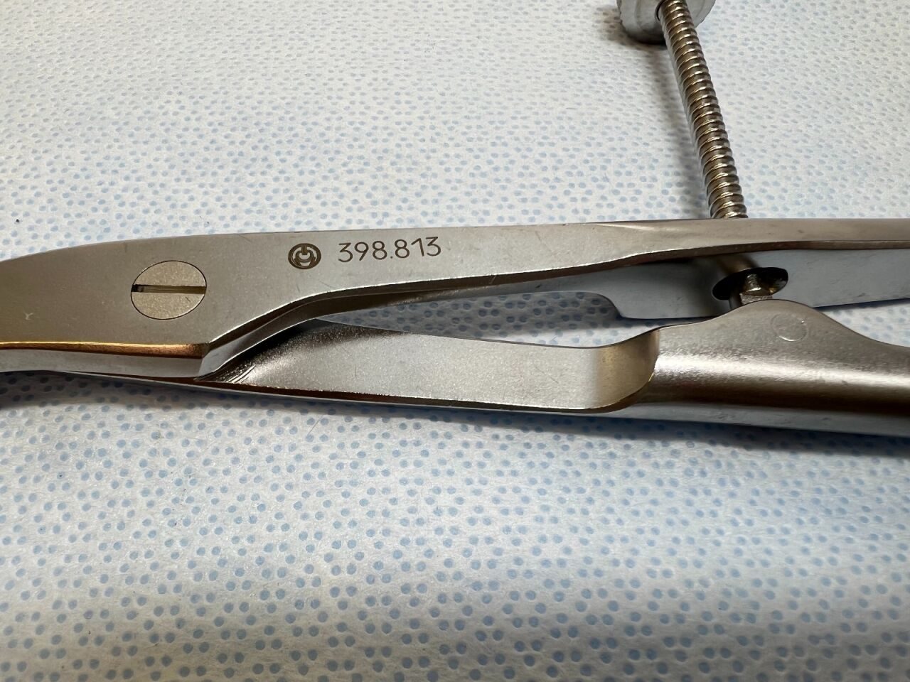 SYNTHES 398.813 Size 2 Swivel Foot Plate Holding Forceps — photo 2