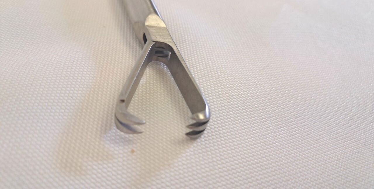 ENDOPLUS EF220SP Laparoscopic 10mm x 35cm Claw Forcep w/ 2x3 Teeth — photo 5