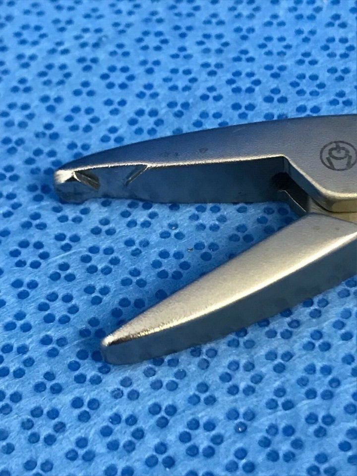 SYNTHES 329.10 Plate Bending Pliers — photo 3