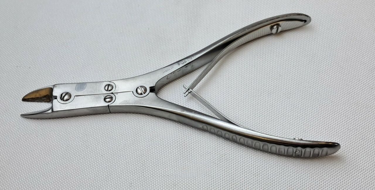 AESCULAP FO610R Boehler Bone-Cutting Forceps D/A Straight 5-3/4in.