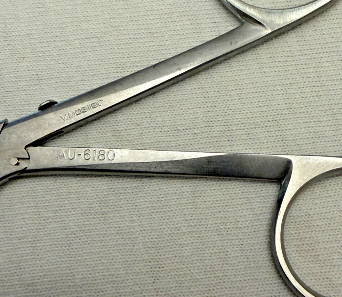 V. MUELLER AU6180 Alligator Forcep Straight Serrated Tips 5-1/8" Length ENT — photo 8