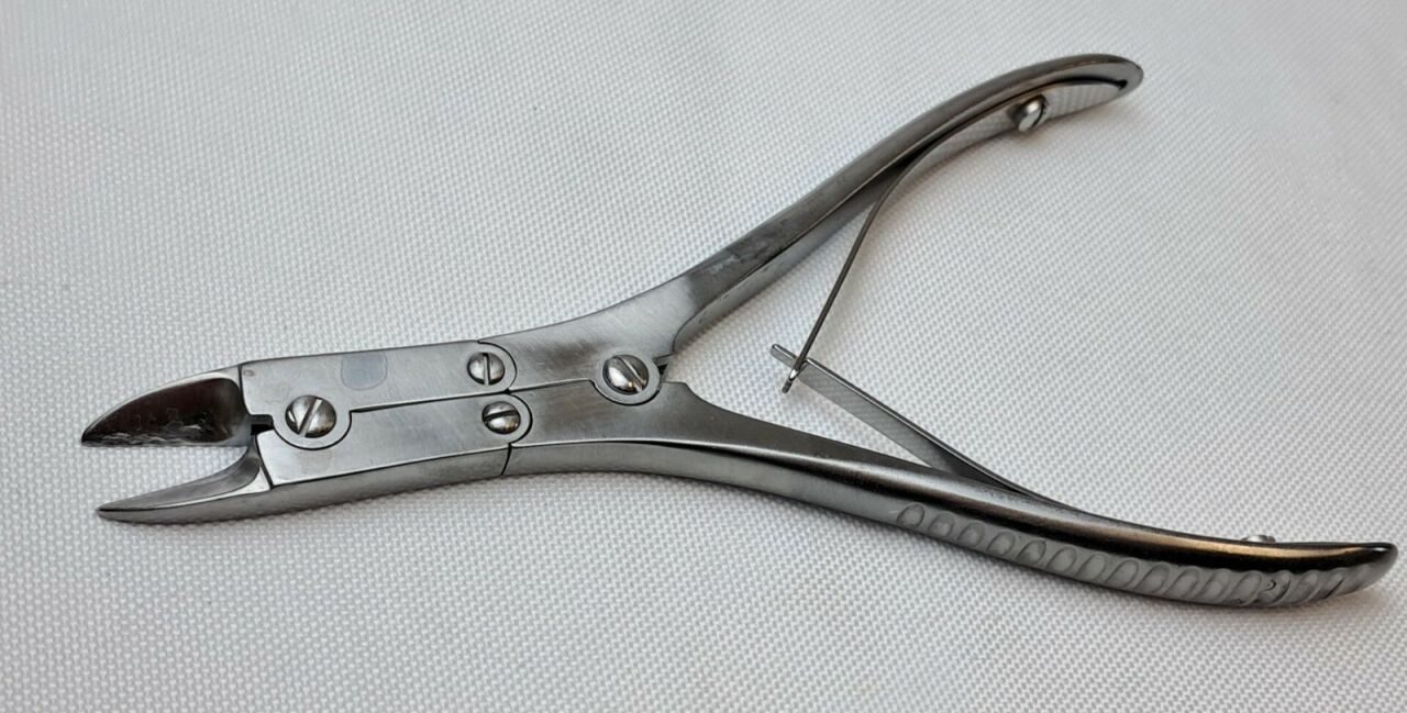 AESCULAP FO610R Boehler Bone-Cutting Forceps D/A Straight 5-3/4in. — photo 4