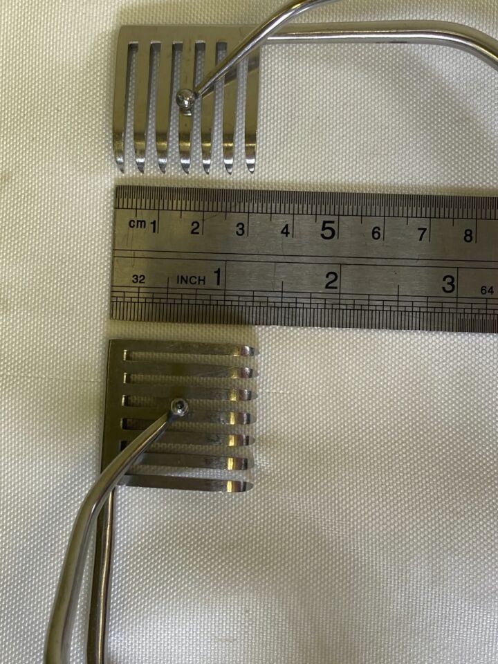 CODMAN 50-1366 & 50-1365 Pair of Walton Laminectomy Retractors 32mm x 32mm Sharp — photo 6