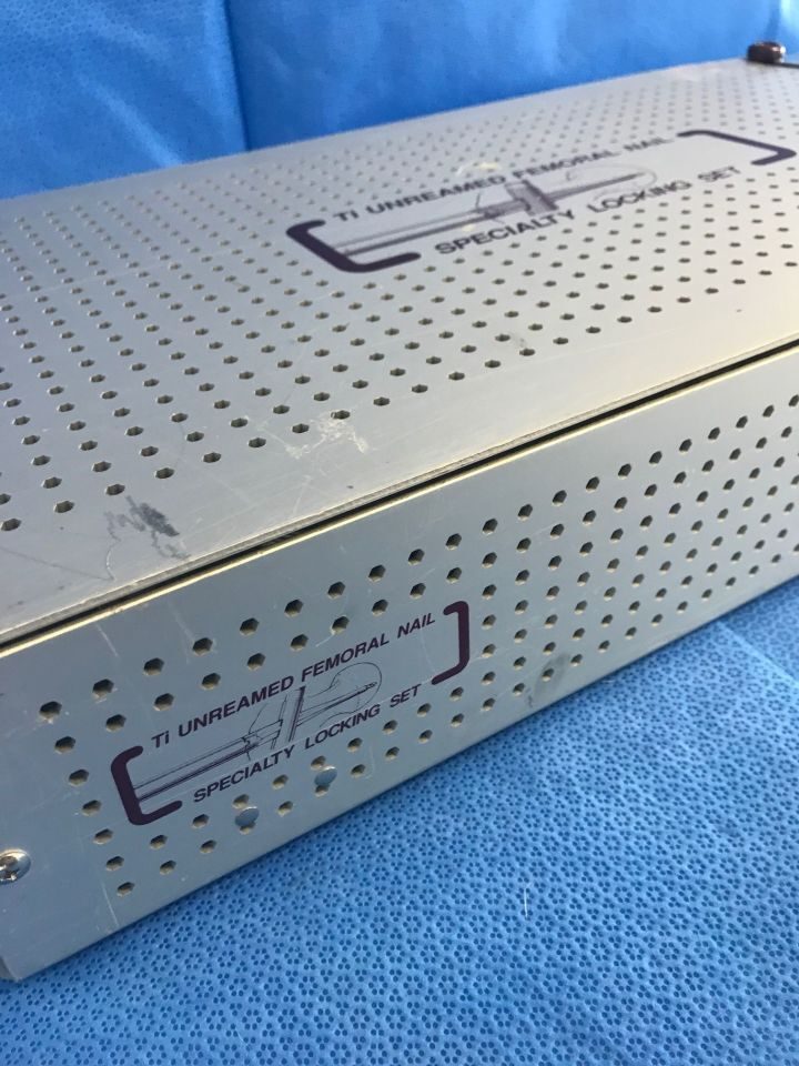 SYNTHES Various Ti Unreamed Femoral Nail Specialty Locking Set — photo 9