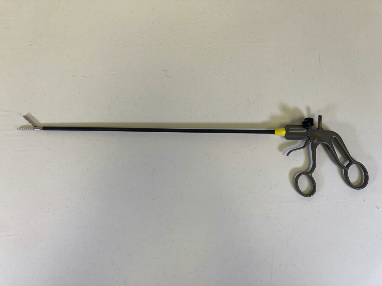 SYMMETRY 32-5127 Wavy Atraumatic Monopolar Grasper w/ Pressure Lock 5mm x 33cm — photo 1