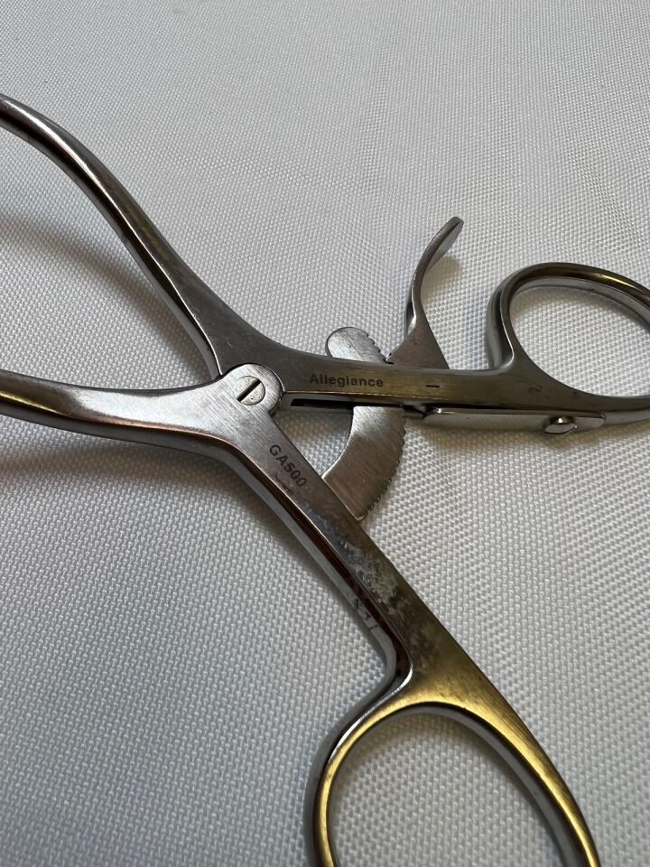 ALLEGIANCE GA500 7-1/2" Gelpi Perineal Retractor — photo 4