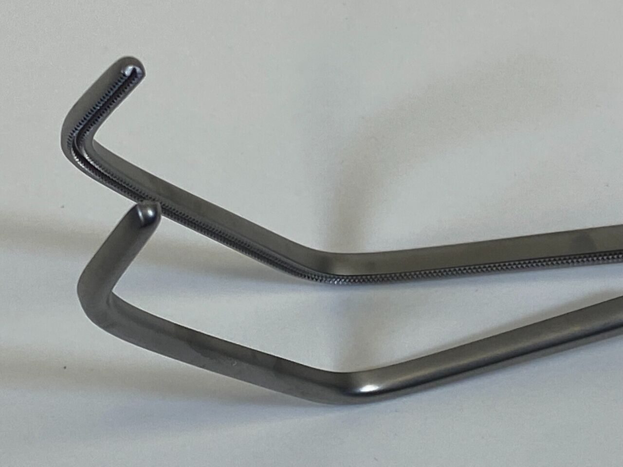 AESCULAP FB504R DeBakey Tangential Occlusion Clamp Curved 280mm — photo 5