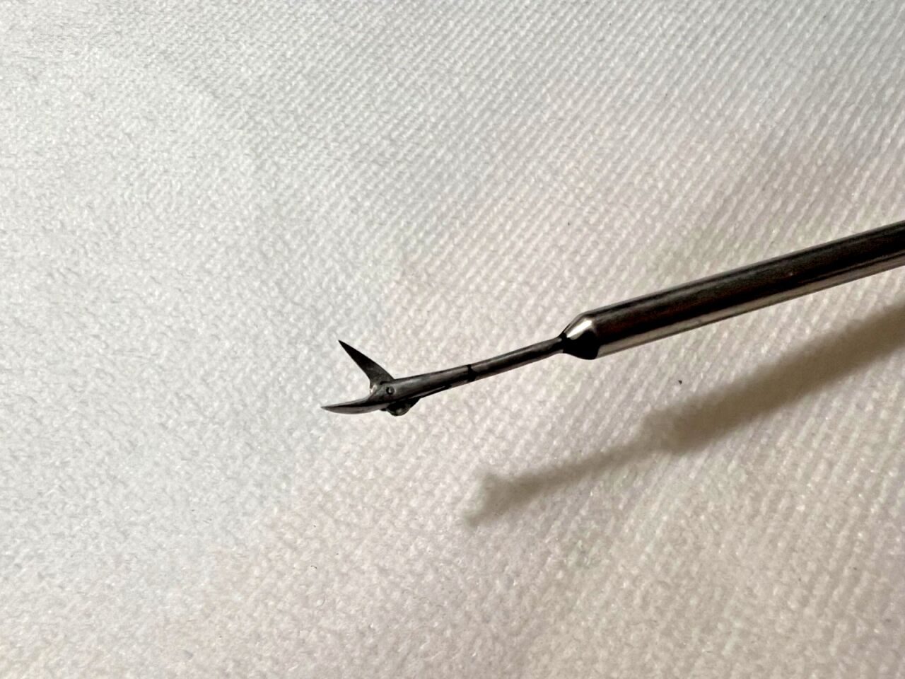 SOLOS ENDOSCOPY GS2000 Micro Curved Left Sharp Scissors 5mm X 32cm — photo 2
