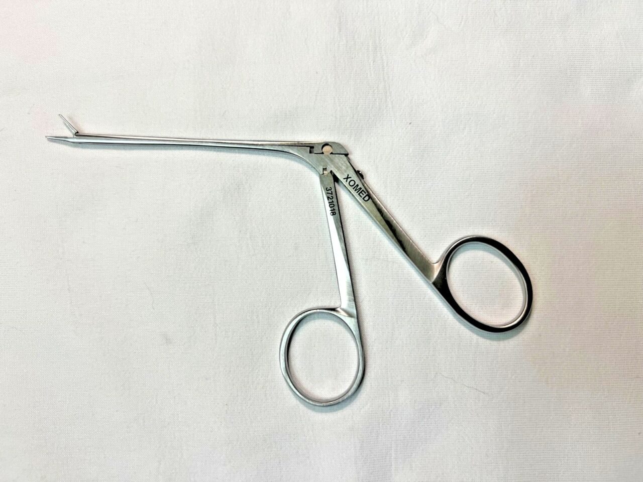 XOMED 3721018 8mm Serrated Jaws Tapered 5-3/4" L House Alligator Crimper Forceps — photo 2