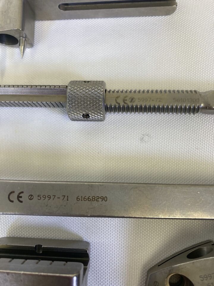 ZIMMER MGII Total Knee System Frame w/ Guides Set — photo 3