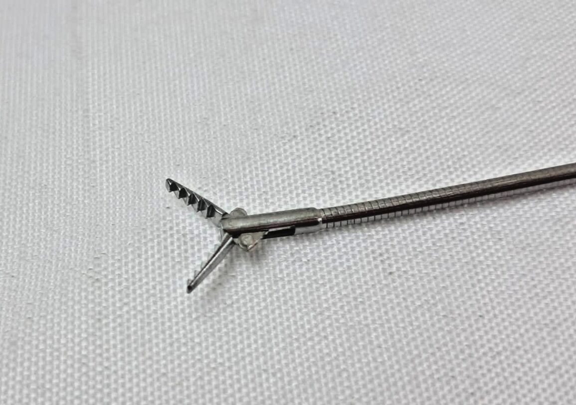 MILLENNIUM SURGICAL 72-3170023 Flexible Grasping Forceps 7Fr x 40cm — photo 3