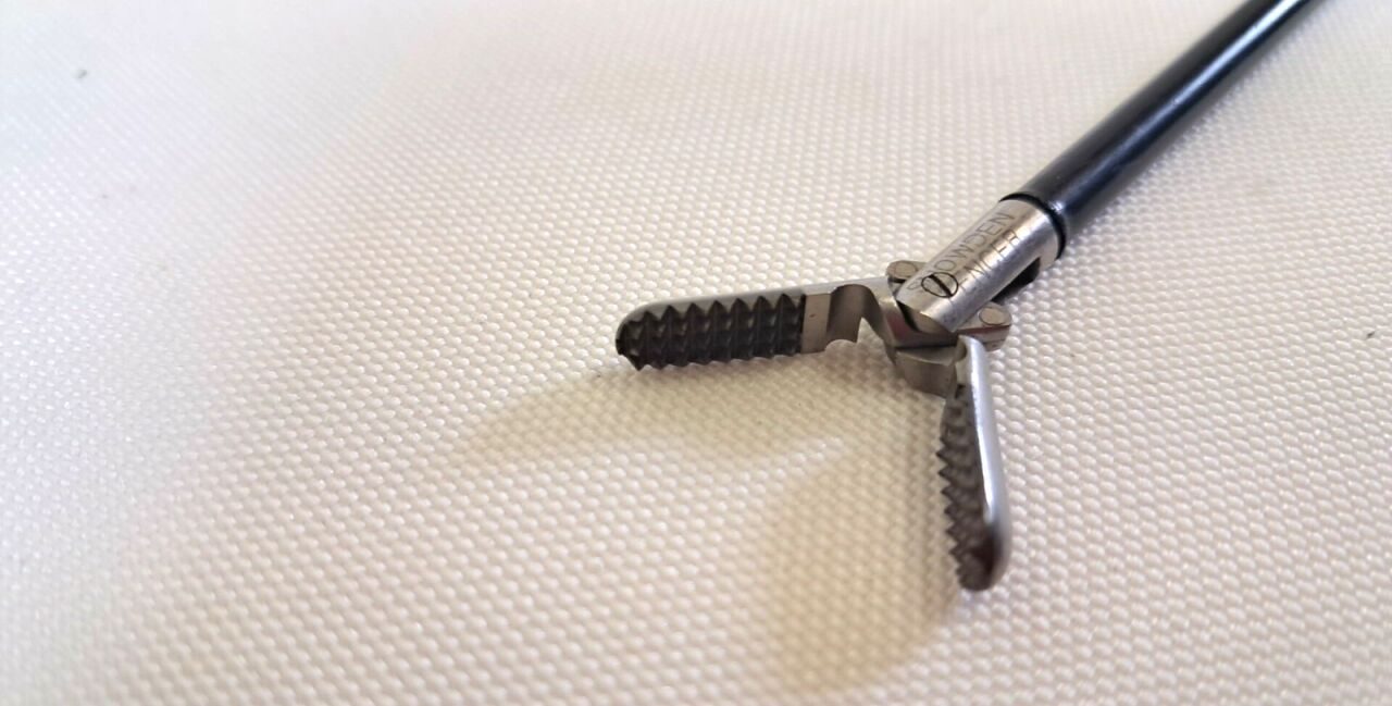 SNOWDEN-PENCER 9551 Laparoscopic 5mm Diamond Jaw Grasping Forceps — photo 3