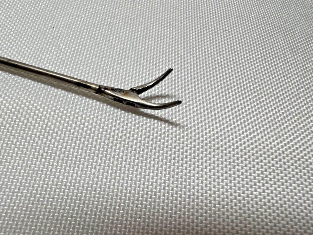 PILLING 509202 Ossoff-Karlan Grasping Forceps 1mm Serrated Curved Right Ebonized — photo 5