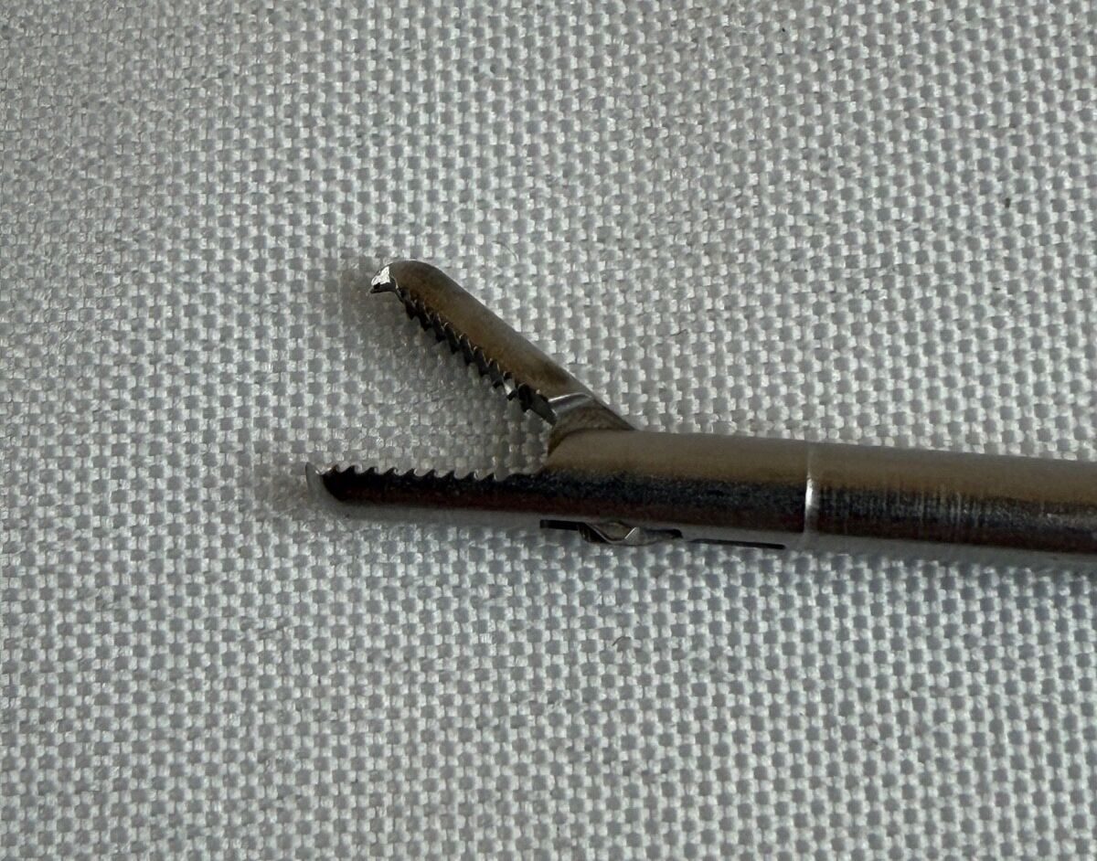 SHUTT-LINVATEC 11.1002 3.3mm Shaft Alligator Grasper w/ Ratchet Arthroscopic — photo 4