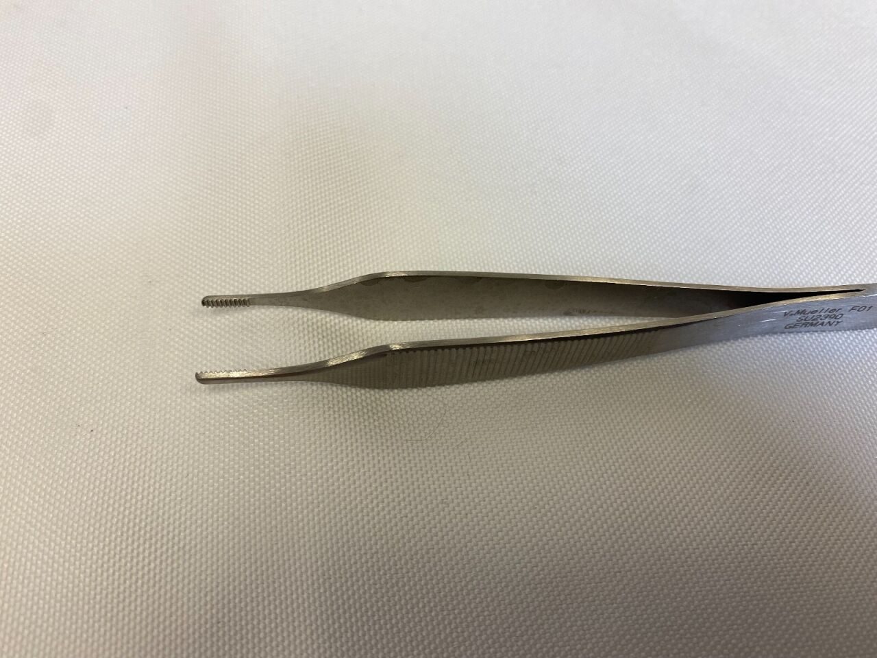 V. MUELLER SU2390 Tissue Forceps Hudson 4 7/8" — photo 3