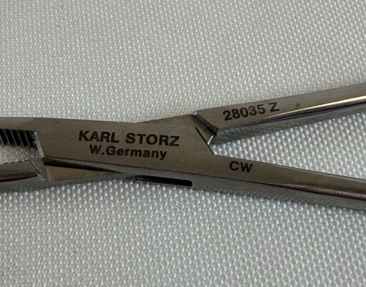 KARL STORZ 28035Z Right Angle Clamp Forcep w/ Notched Jaws 7.75" — photo 2