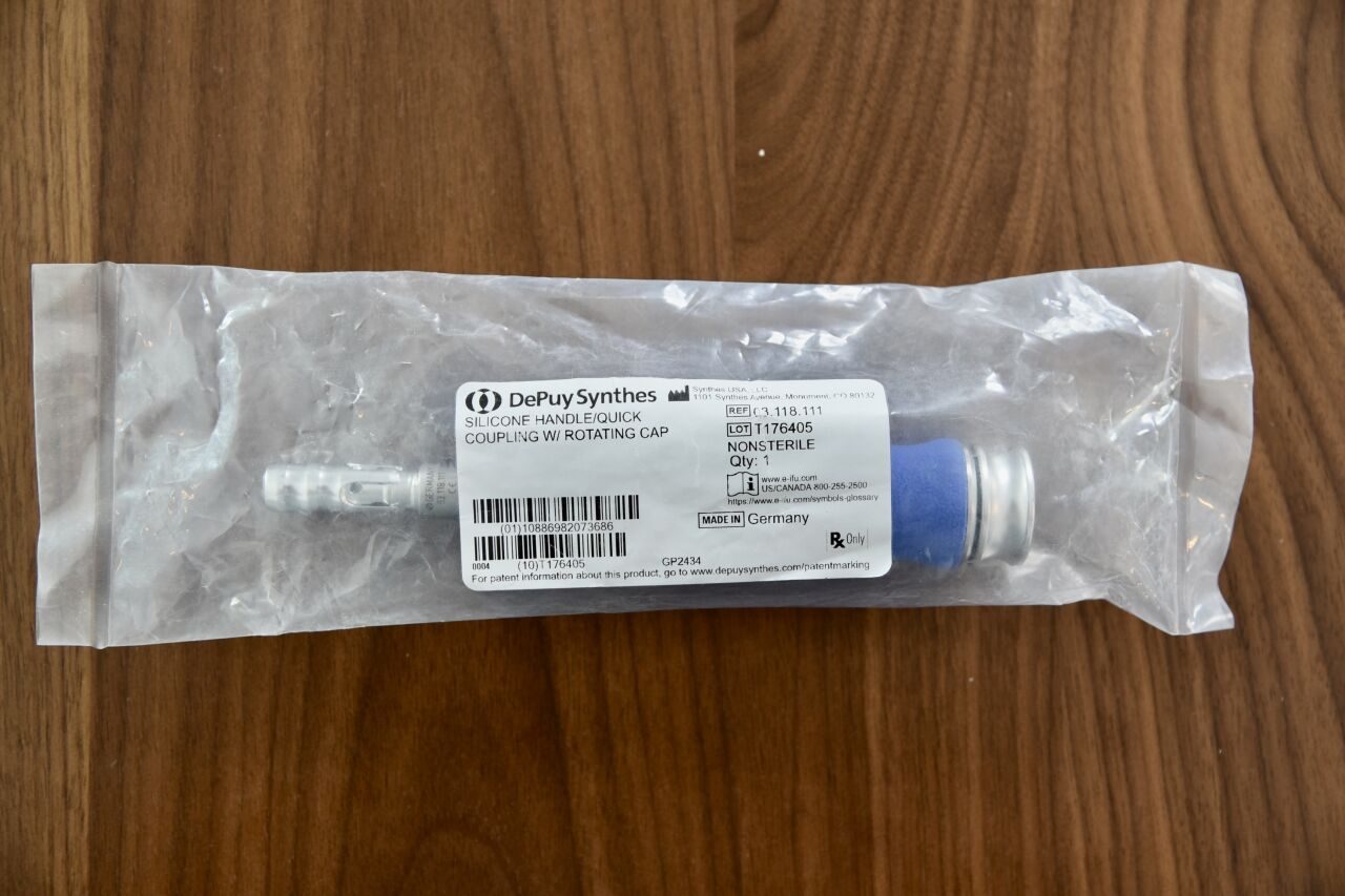 DEPUY SYNTHES 03.118.111 SILICONE HANDLE/QUICK COUPLING WITH ROTATING CAP