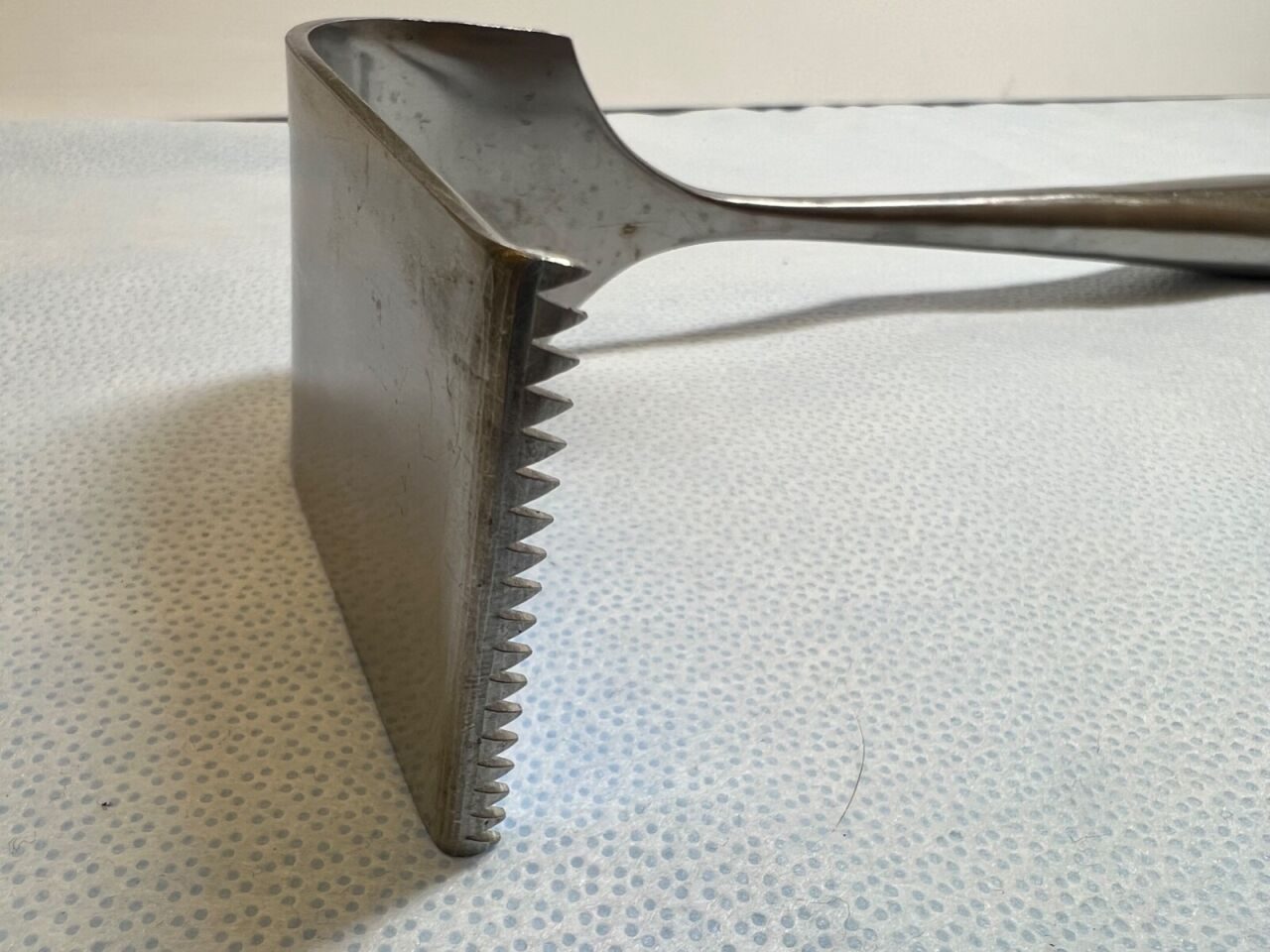 RICHARDS 28-1542 Meyerding Retractor Sharp Tooth Blade — photo 4