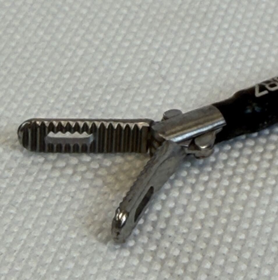 KARL STORZ 30710K Clickline 3.5mm x 31cm Fenestrated DA Grasping Forcep & Sheath — photo 6