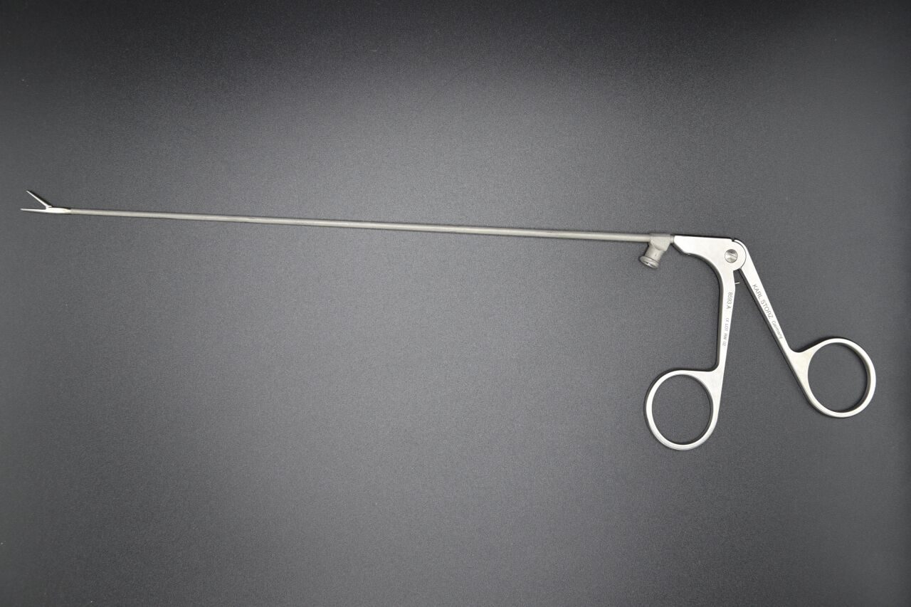 KARL STORZ 8593A Surgical 23cm Straight Kleinsasser Grasping Forceps