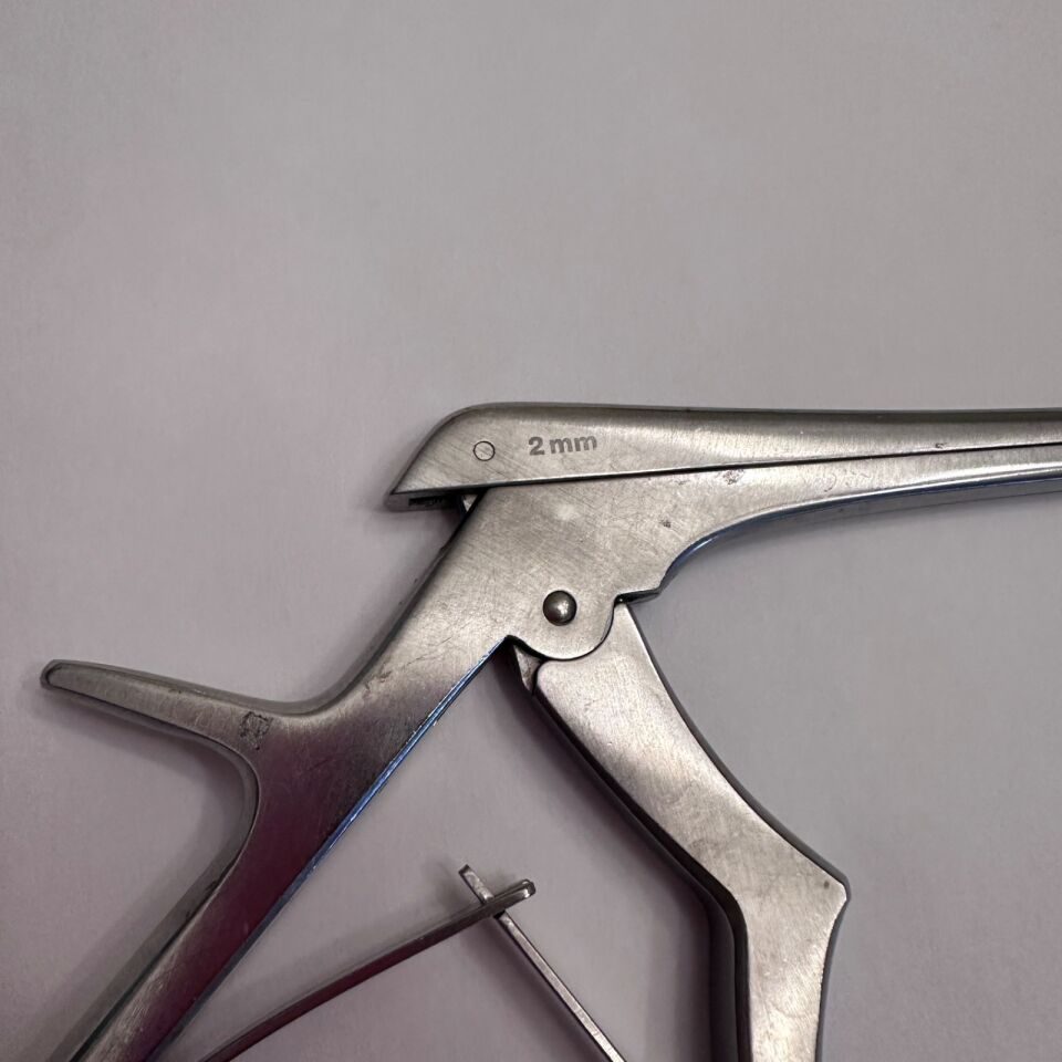 BOSS SURGICAL 70-0230 Micro Kerrison Rongeur 2mm x 40deg Up x 7" — photo 8