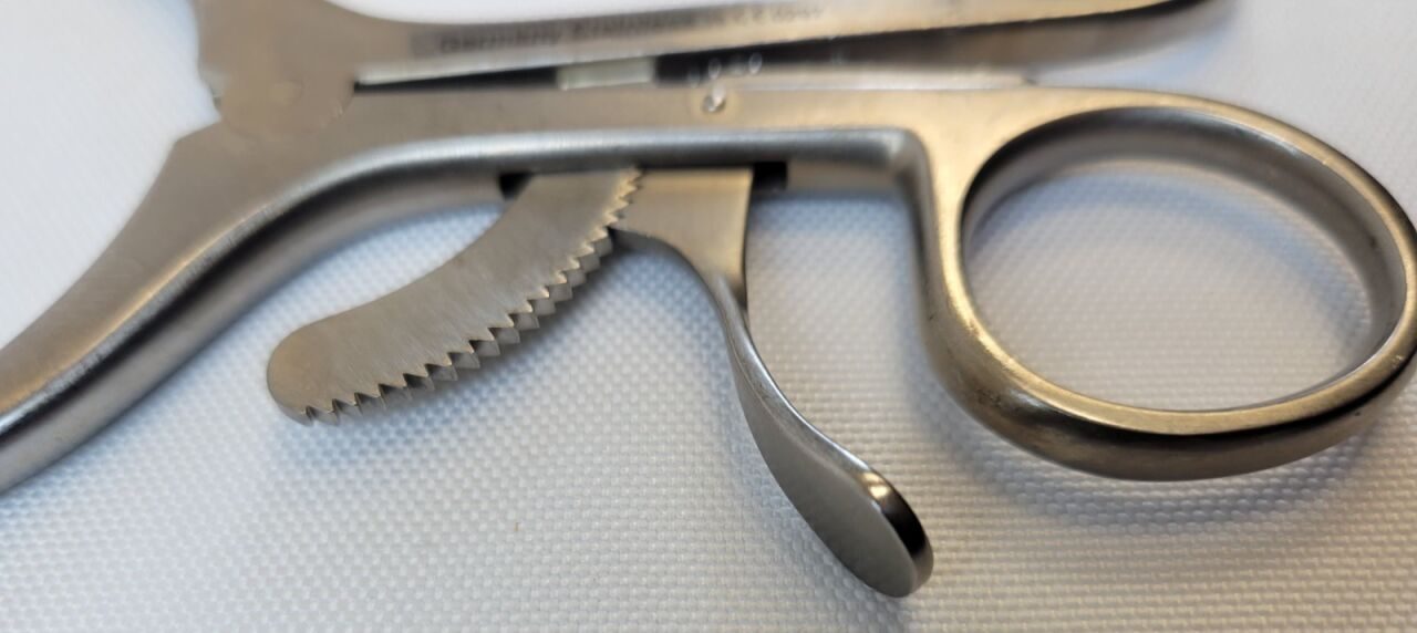 JARIT 205-200 Adson Cerebellar Retractor 4x4 Sharp Teeth — photo 6