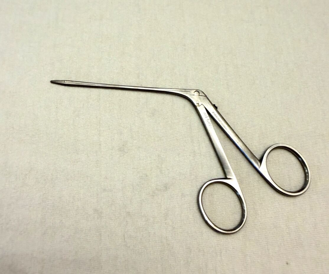 V. MUELLER AU6180 Alligator Forcep Straight Serrated Tips 5-1/8" Length ENT — photo 2