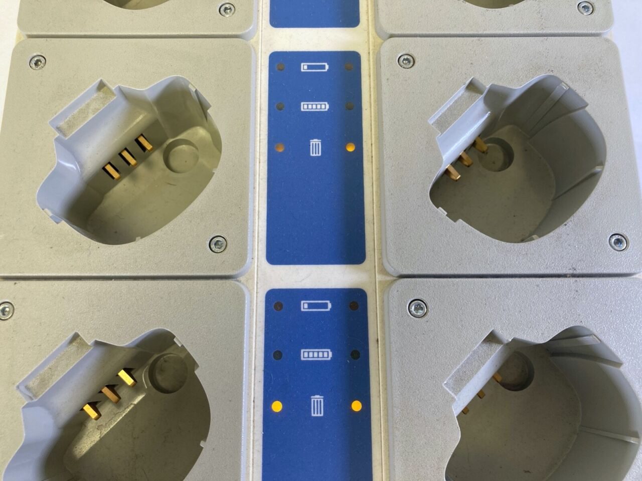 STRYKER 400-655 T4 Eight Station Battery Charger — photo 3
