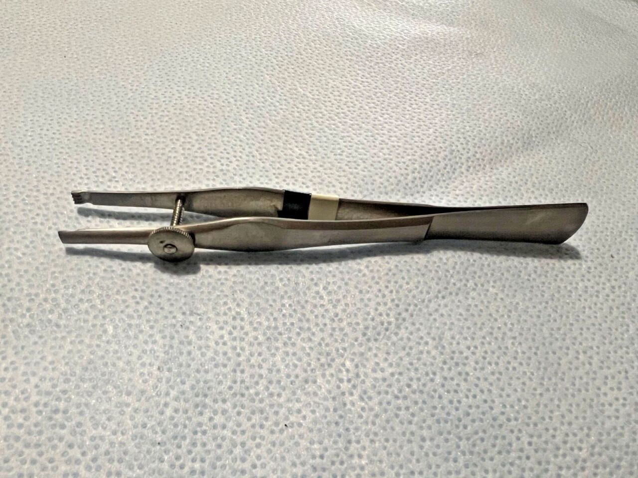 V. MUELLER AU-17215 4x5 Teeth X 4-3/4" Length Sheehy Ossicle Holding Clamp