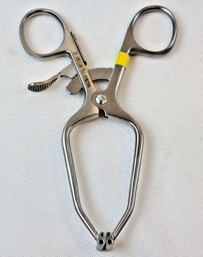 SHARP EDGE Innomed 1752 Wurapa Double Hole Pin Distractor 1.1mm 1.6mm Orthopedic — photo 3