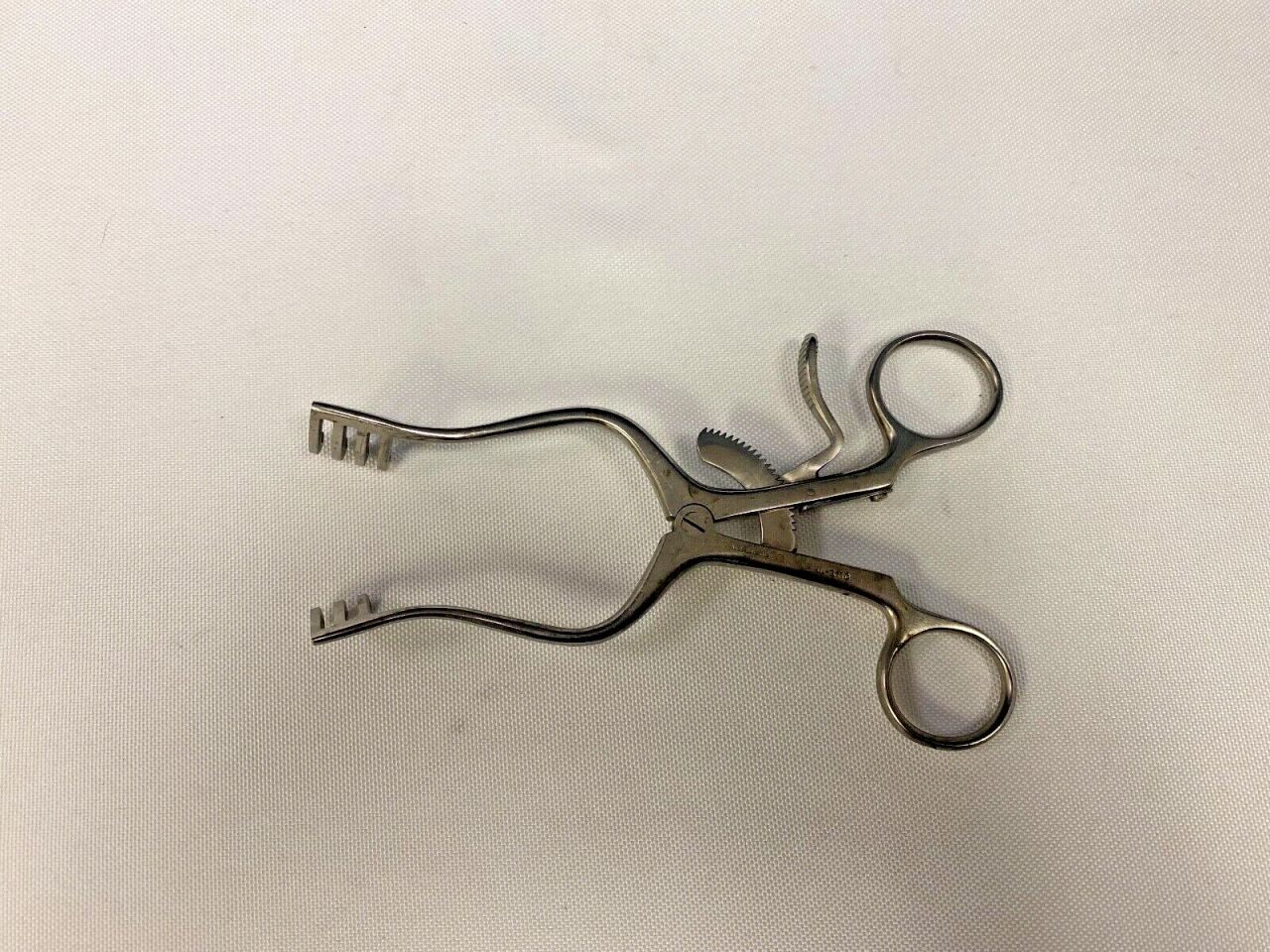 V. MUELLER SU 3110 Weitlaner Retractor 3 x 4 Prongs — photo 1