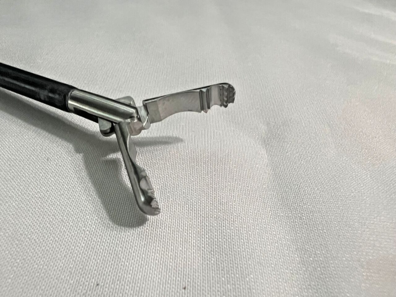 SNOWDEN-PENCER 90-3019 Laparoscopic Diamond-Line Grasping Forceps 5mm X 32cm — photo 2