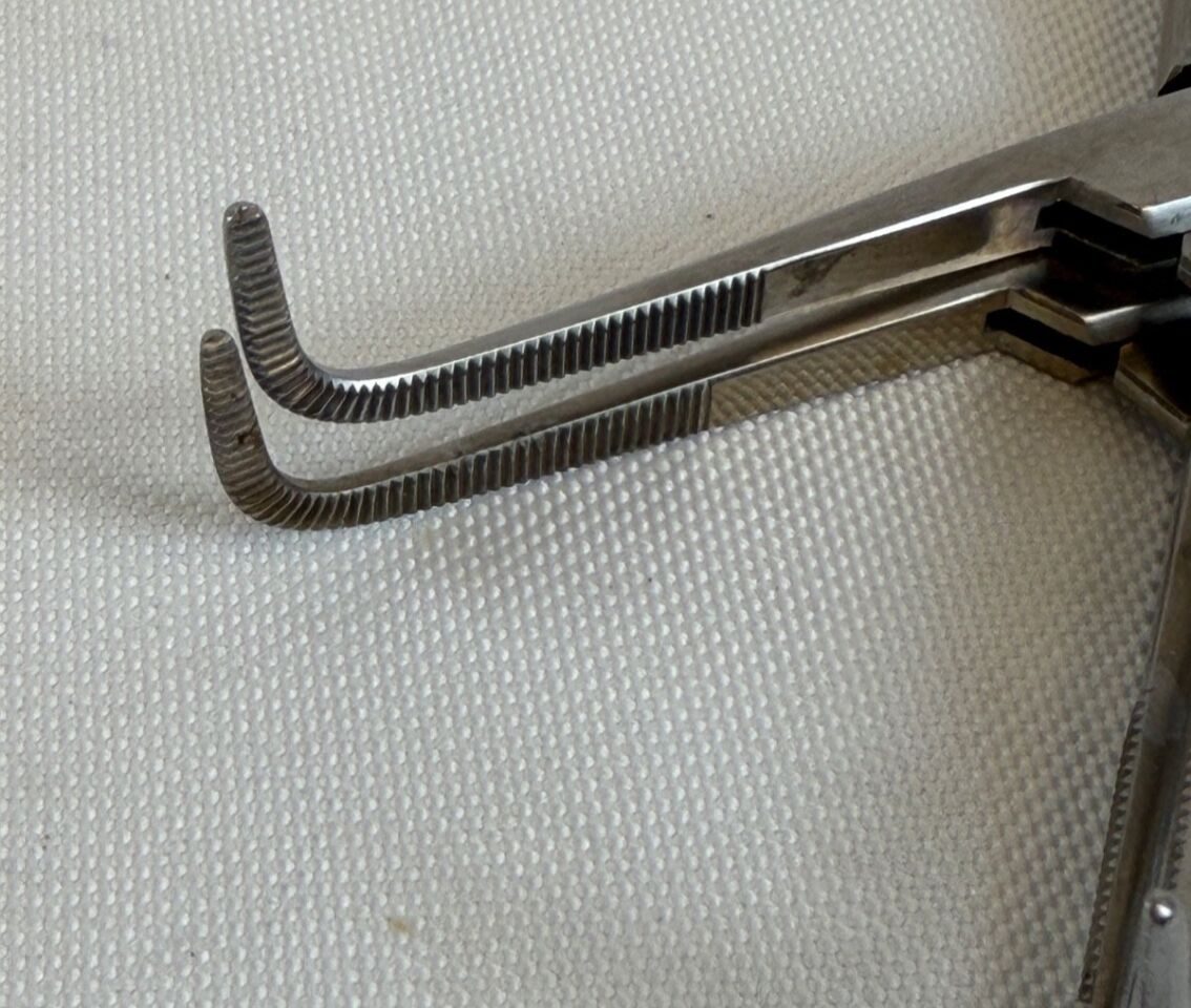 PILLING 34-2557 Kantrowitz Forceps Right Angle Serrated 1.75" Tip x 2mm — photo 3