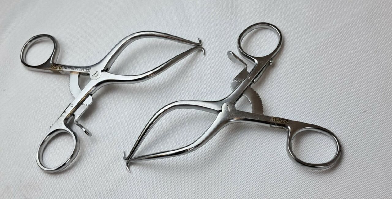 MILLENNIUM SURGICAL 0-52780 Lot of 2 Gelpi Retractor 4 1/2 in.