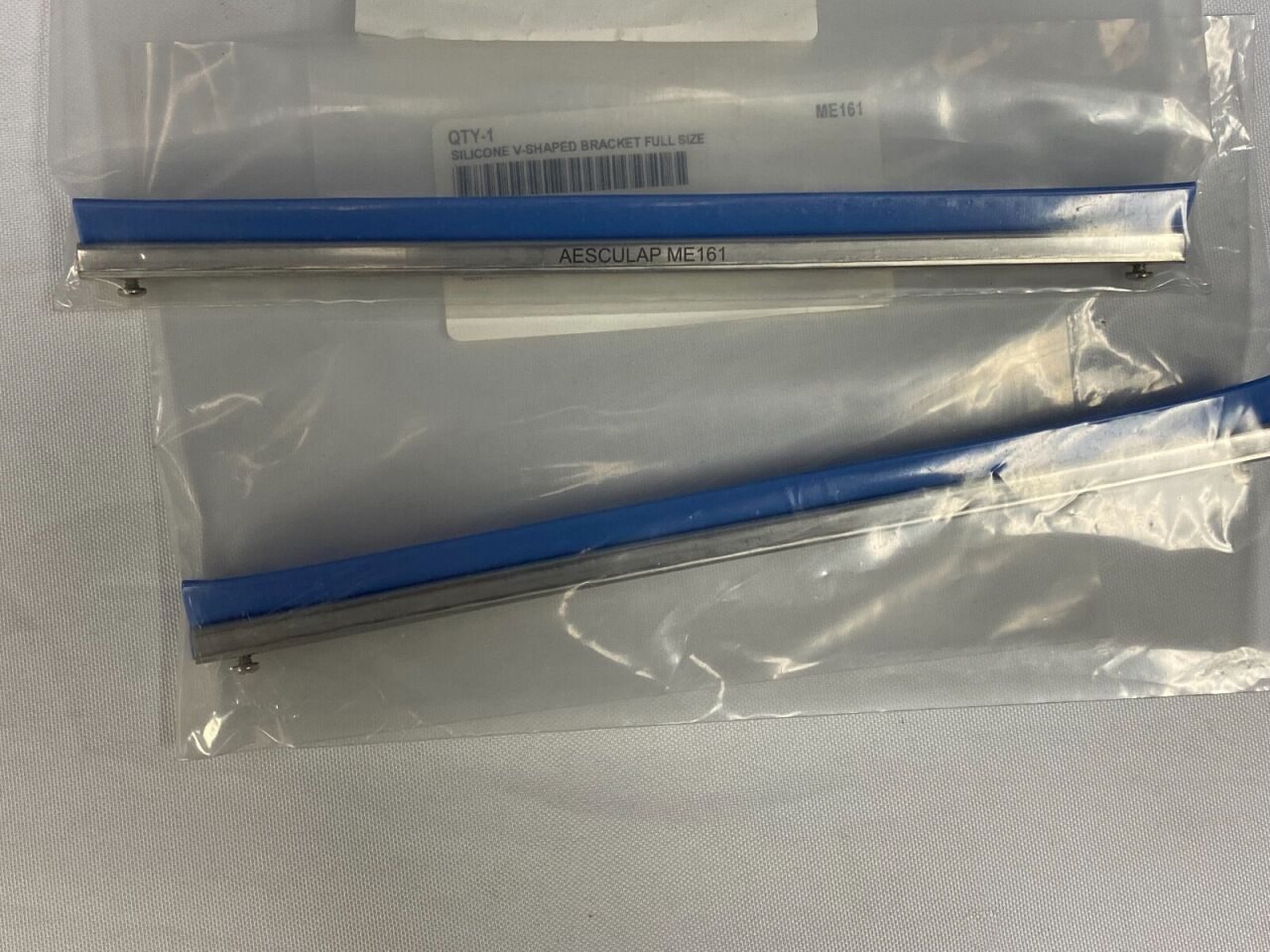 AESCULAP ME161 Silicone Bracket V Shaped, Set of 2 — photo 3