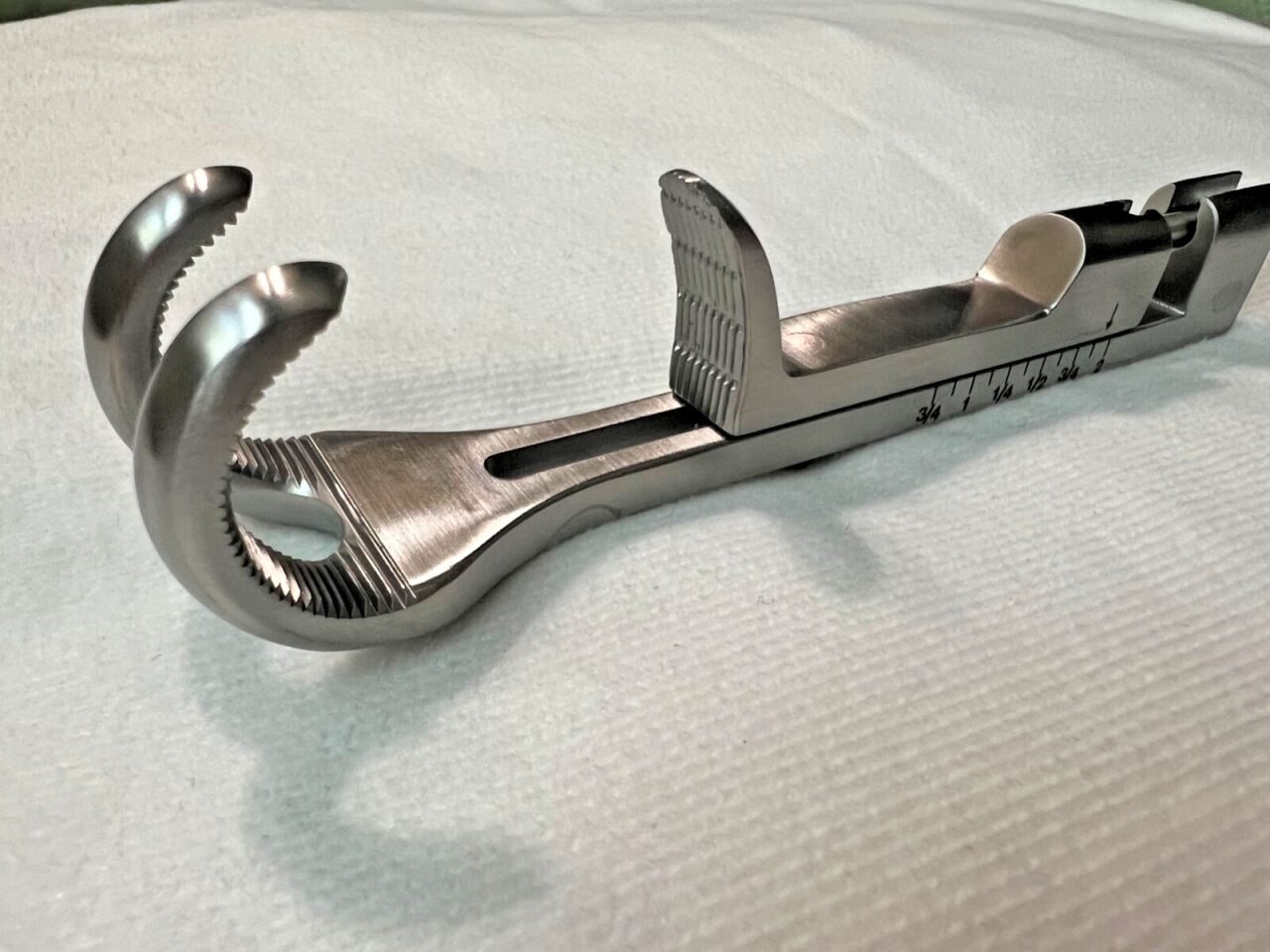 SSI ULTRA 35-8018 Lowman Orthopedic Bone Holding Forcep 7-1/4" Length — photo 3