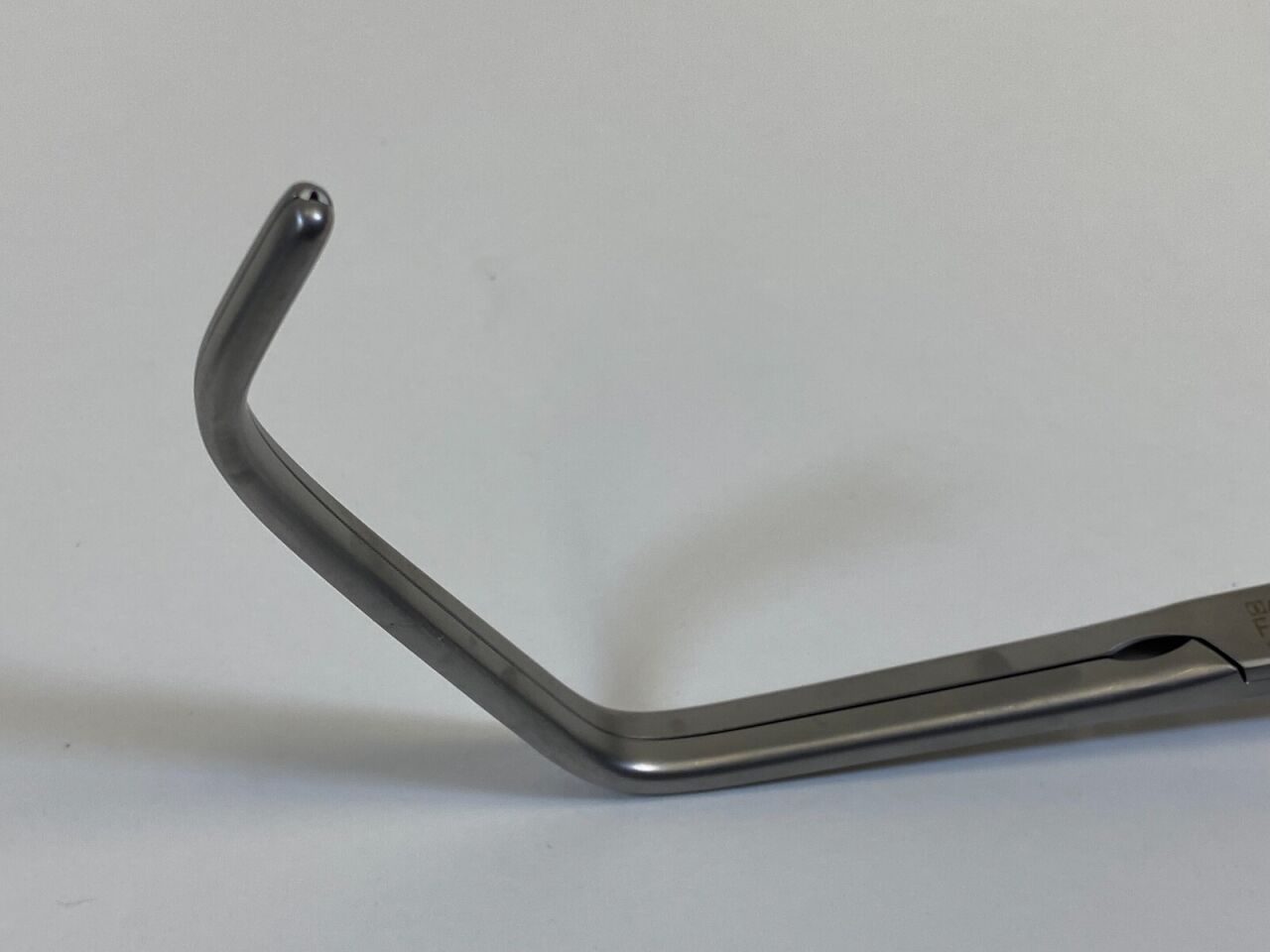 AESCULAP FB504R DeBakey Tangential Occlusion Clamp Curved 280mm — photo 3
