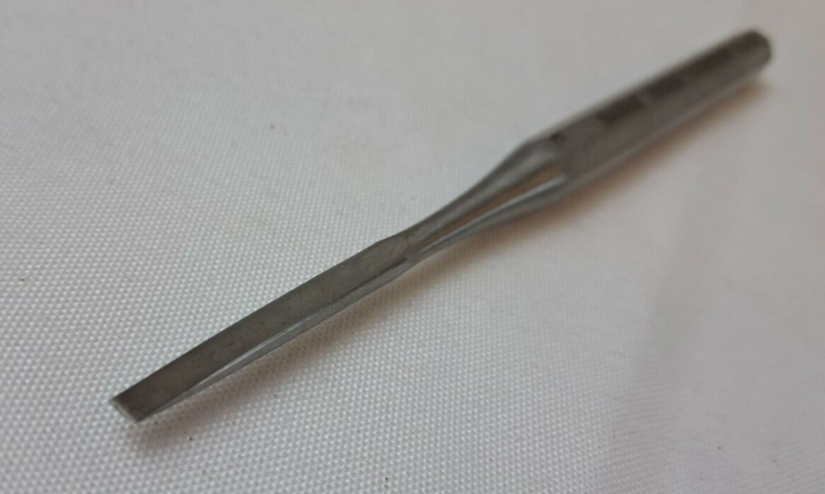 DJO 804-08-027 3mm Straight Surgical Osteotome/Chisel — photo 5