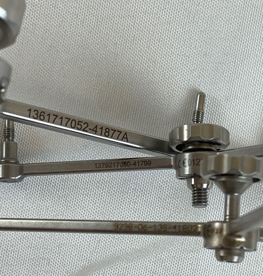BRAINLAB VarioGuide 17 Piece   Disc Array Holder Instruments w/ Tray Neuro Spine — photo 10