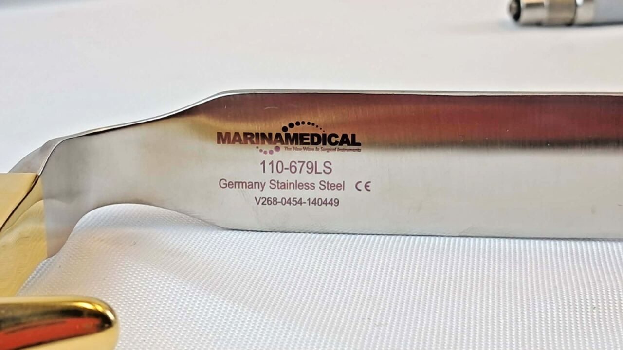 MARINA MEDICAL 110-679LS Ferriera Style Endo Retractor 30mm x 15cm w/ Light Cord — photo 3