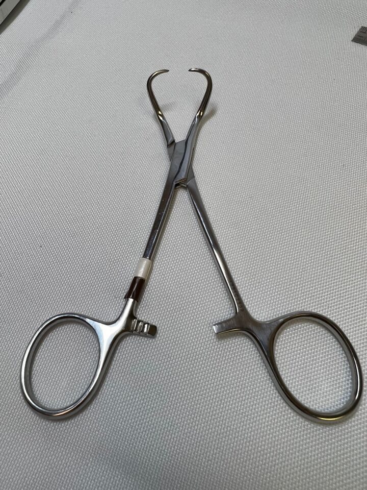 JARIT 110-102 Backhaus Towel Clamp Forceps 5-1/4" Angled — photo 3