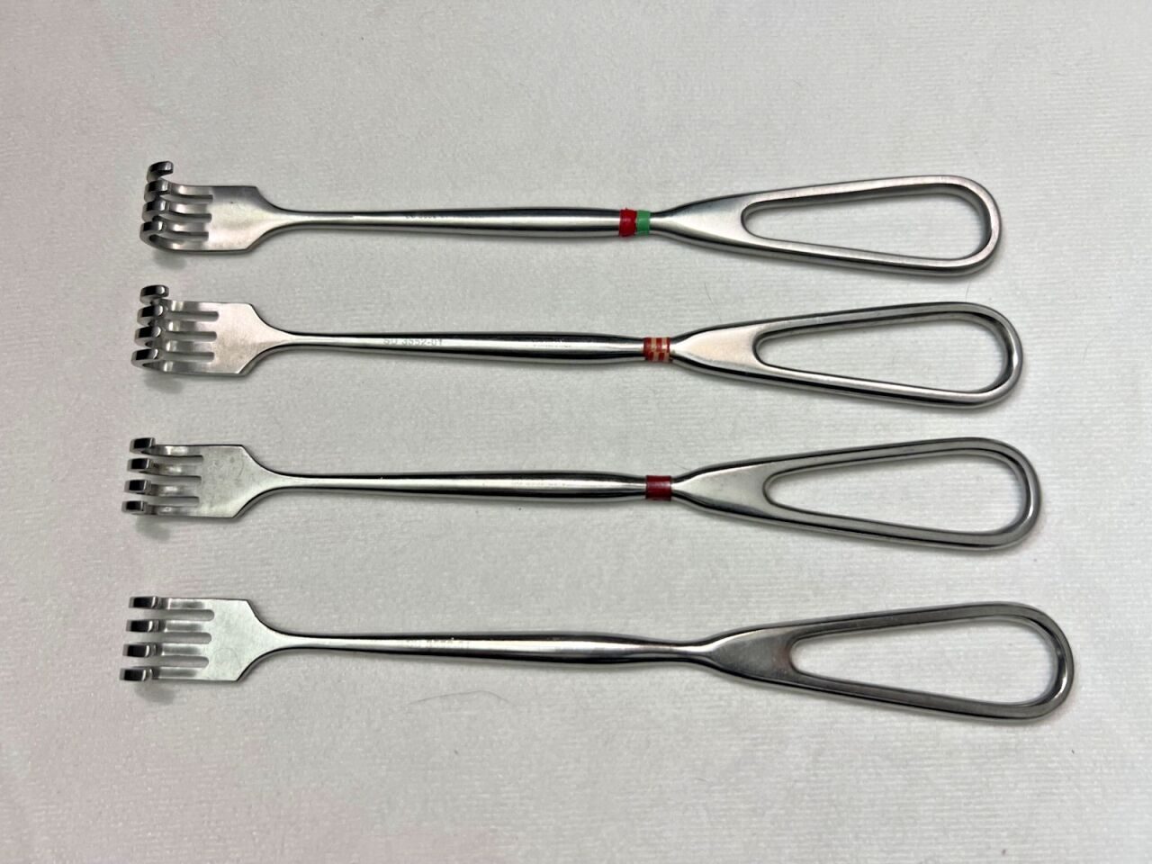V. MUELLER SU3552-01 Volkmann Retractor Blunt 4-Prongs 8-3/4" Length lot of 4 — photo 1