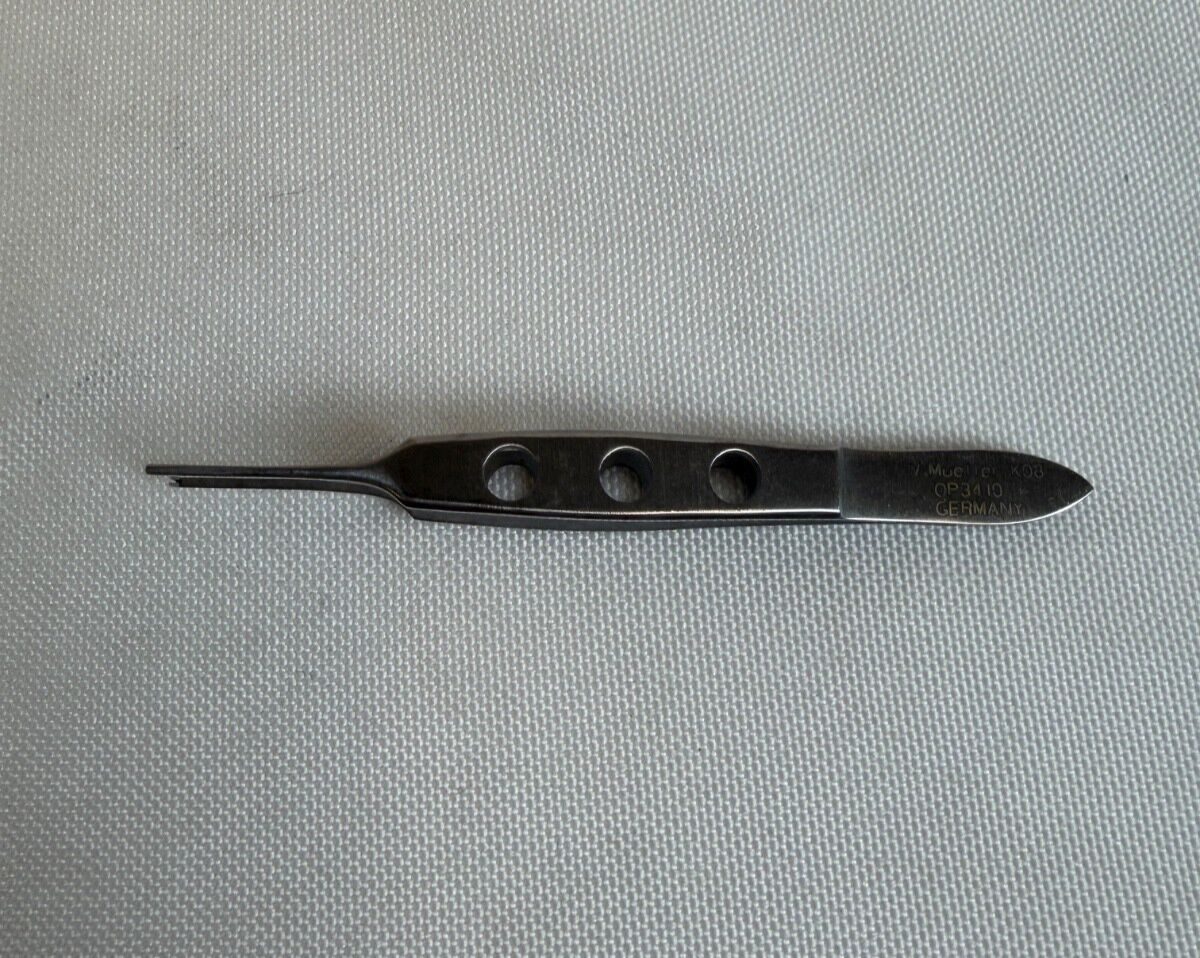 V. MUELLER OP3410 Bishop-Harmon Iris Forcep 3-3/8" 1x2 Teeth — photo 1