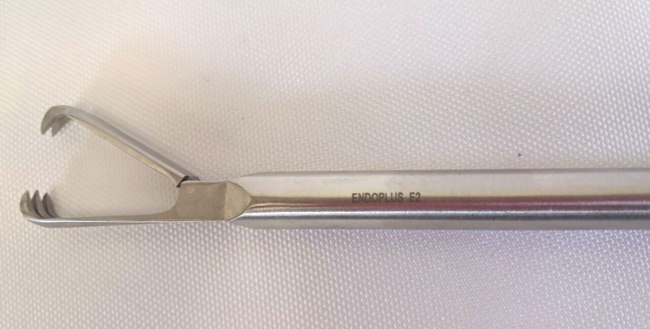 ENDOPLUS EF220SP Laparoscopic 10mm x 35cm Claw Forcep w/ 2x3 Teeth — photo 3