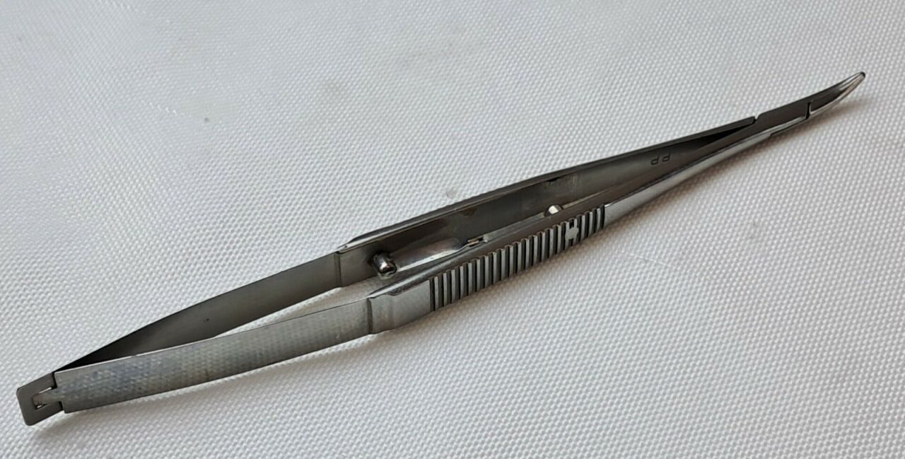 KARL STORZ E3848 Castroviejo Needle Holder 11mm Curved Medium Locking