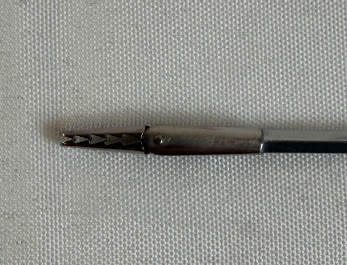 KARL STORZ 10370H Alligator D/A Grasping Forcep 3.3mm Jaws 2.5mm Shaft 50cm Long — photo 3