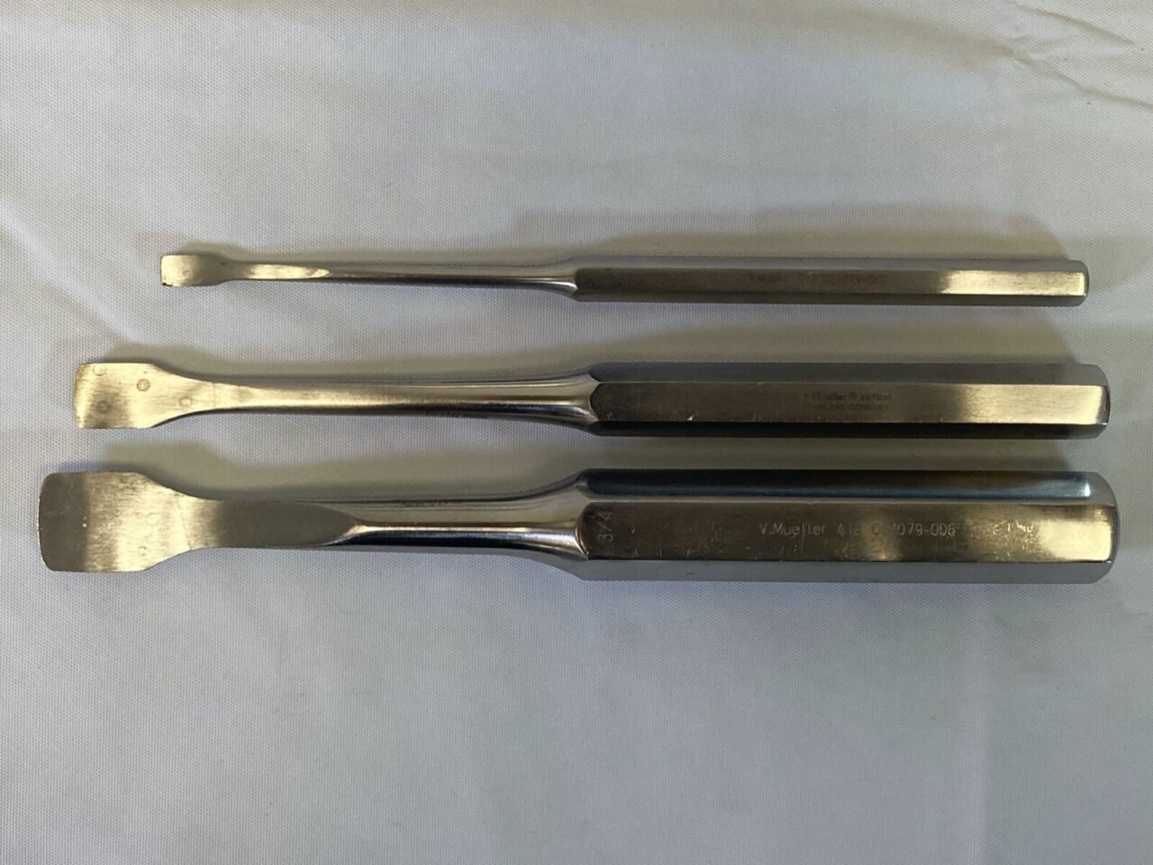 VARIOUS  Set of 15 Zimmer V. Mueller Osteotome Chisel Elevators Set w/ Sterilization Case — photo 3