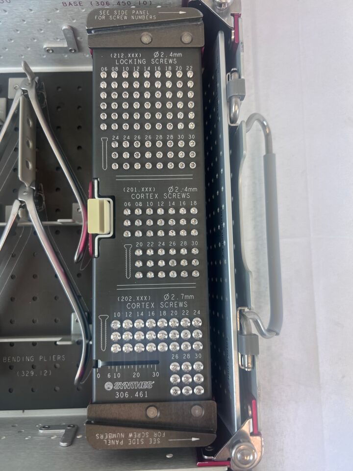 SYNTHES LCP Locking Distal Radius Plate Set — photo 2
