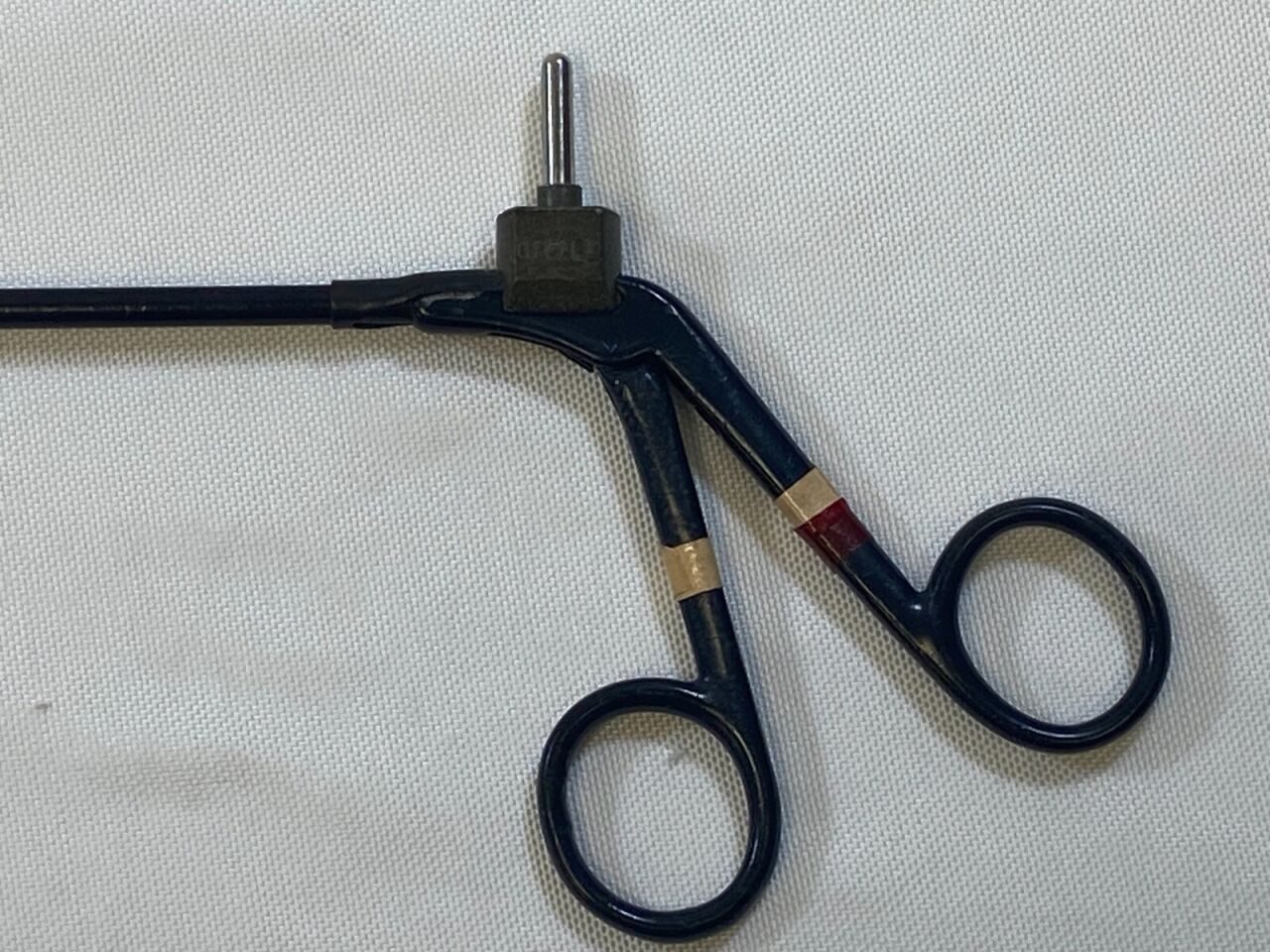 R. WOLF 8383.13 Hook Scissors 5mm X 33cm Insulated Shaft — photo 2